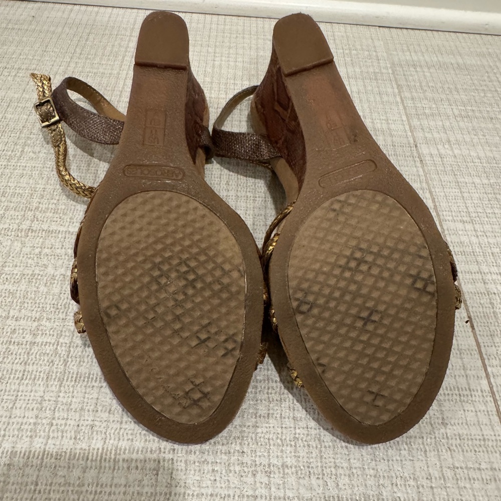 Aerosoles Brown and Gold Wedge Sandals, Size 11 - Picture 4 of 4